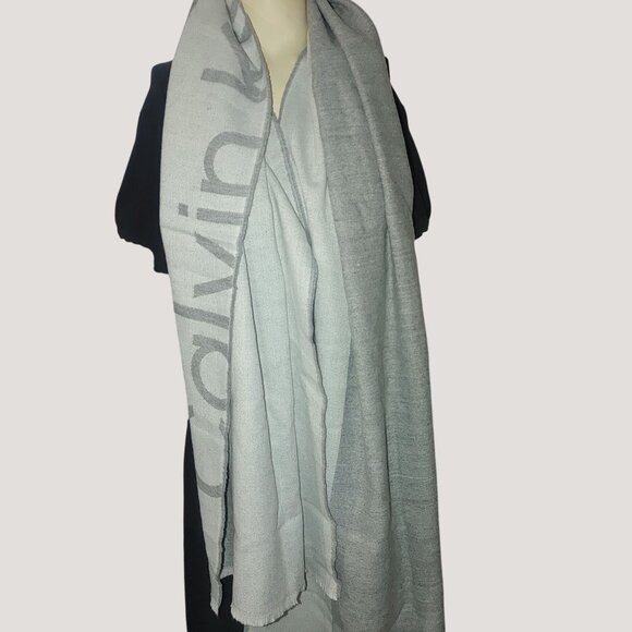 Large Logo Calvin Klein Knit Scarf Gray Acrylic Wrap Shawl Oversize Versatile - Picture 2 of 10